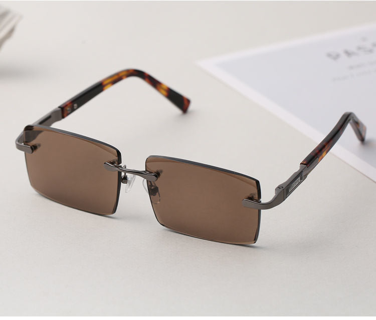 Sonnenbrille mit Gläsern aus Naturkristall