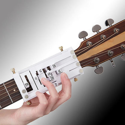 🖤Black Friday-Highlight!✨ Gitarren-Akkordhilfe mit nur einem Tastendruck – Sofortige Akkorde, anfängerfreundlich und portabel (Müheloses Gitarrenspiel für jedes Niveau!)