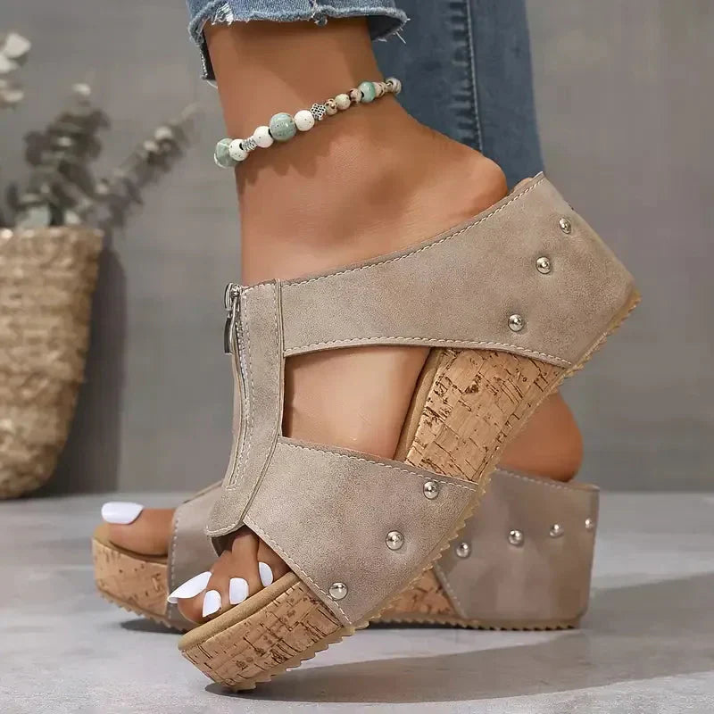 ✨ 48 % Rabatt! Sommer-Must-have: Nieten-Zehensteg-Keilabsandalen – modisch & bequem! 👡🔥
