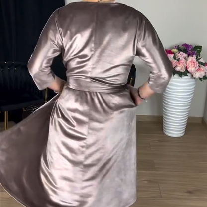 Damen-Midikleid aus Satin mit 3/4-Ärmeln und Rundhalsausschnitt