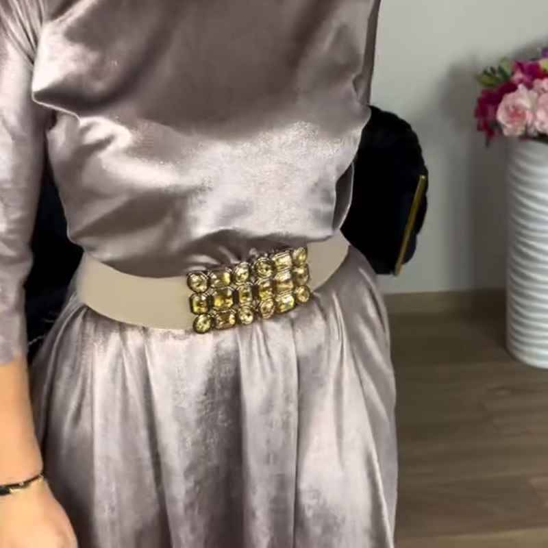 Damen-Midikleid aus Satin mit 3/4-Ärmeln und Rundhalsausschnitt