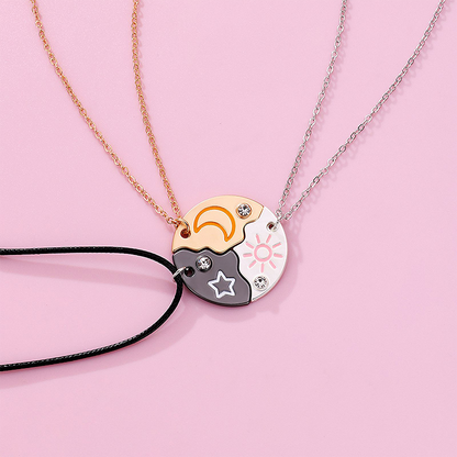 ⏰ Limitiertes Angebot! 💎 3-teiliges Freundschaftsketten-Set – Sonne, Mond & Sterne Design 🌞🌙✨ | Kristallbesatz 💎 – Zinklegierung 🛡️