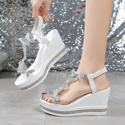 🔥50 % Rabatt!🦋 Keilabsatz-Sandalen mit Glitzer-Schmetterlingen | Elegante Plateausommerschuhe mit Perlen | Bequeme Passform