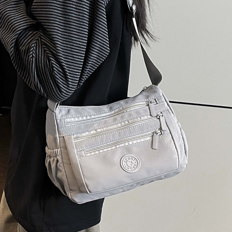 Leichte Nylon-Umhängetasche mit mehreren Fächern